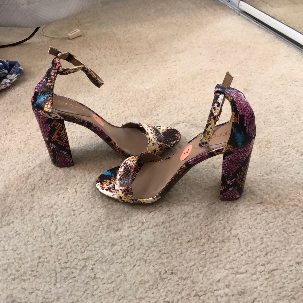 Heels - Picture 4 of 4